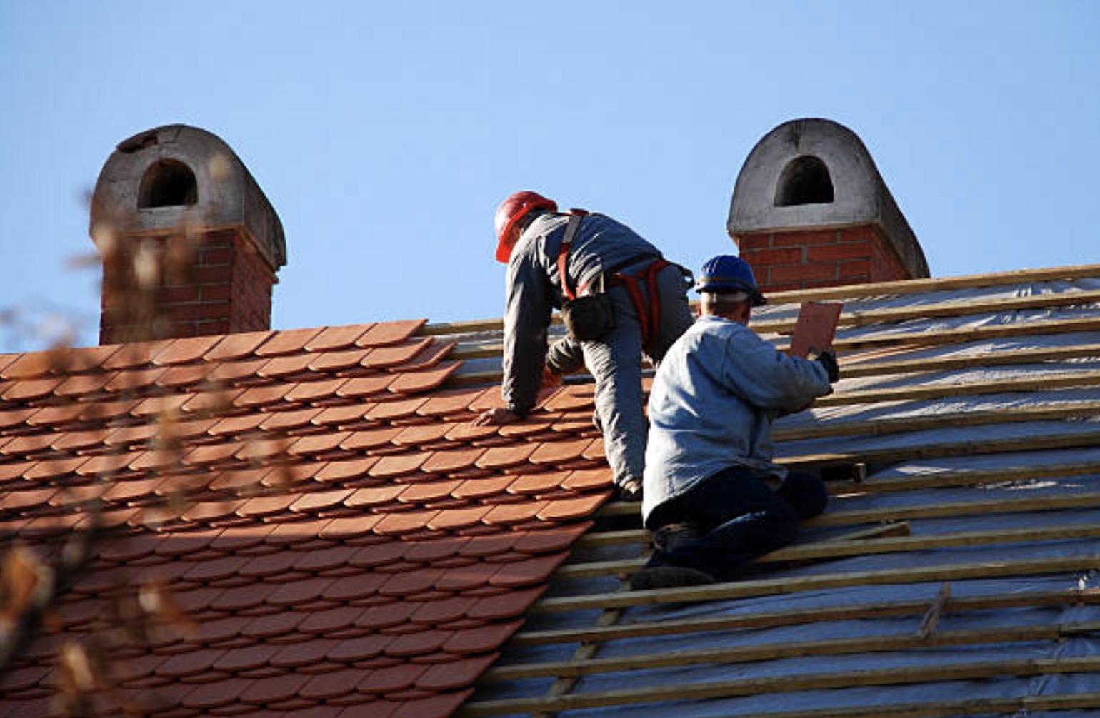 Tips for Choosing the Right Roofing Contractor for Roof Replacement