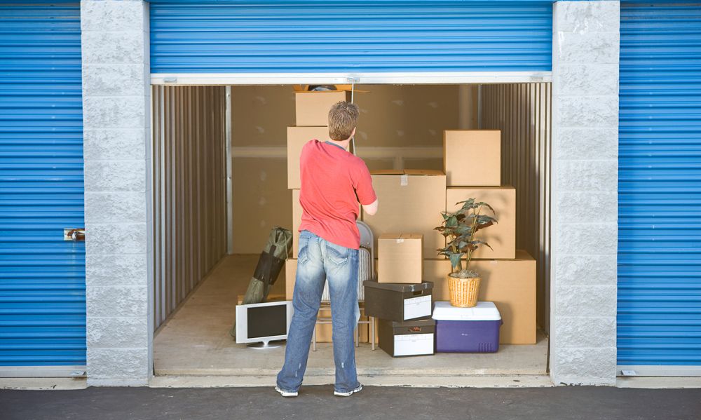 Benefits of Using a Storage Facility While Moving